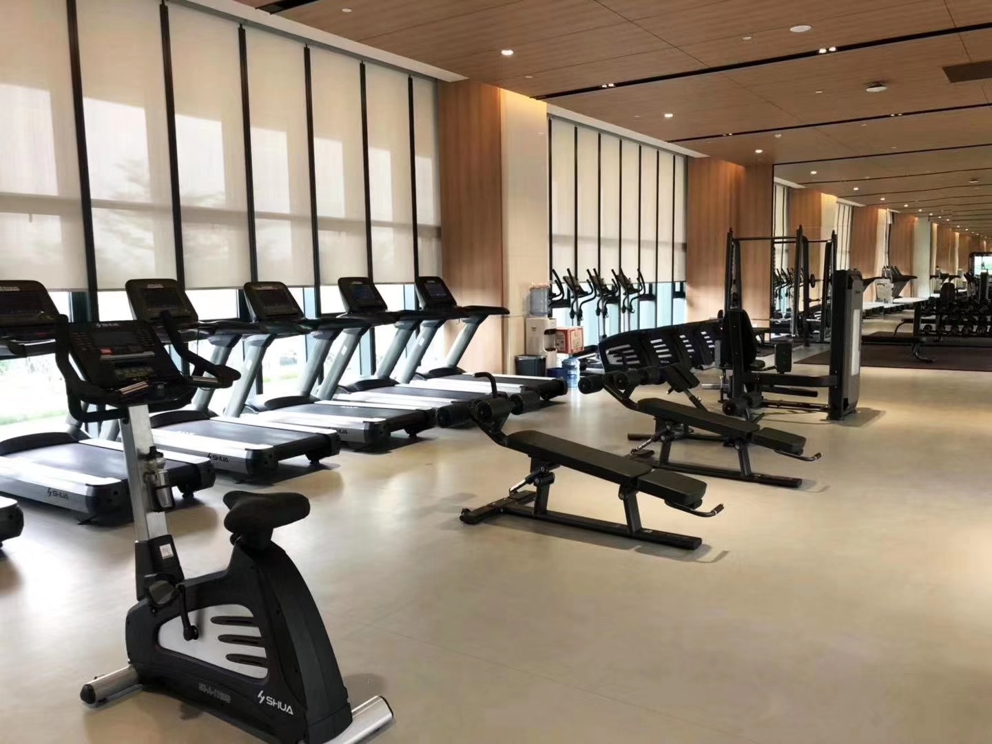 舒華企事業(yè)健身房案例 東莞vivo室內(nèi)外健身圈