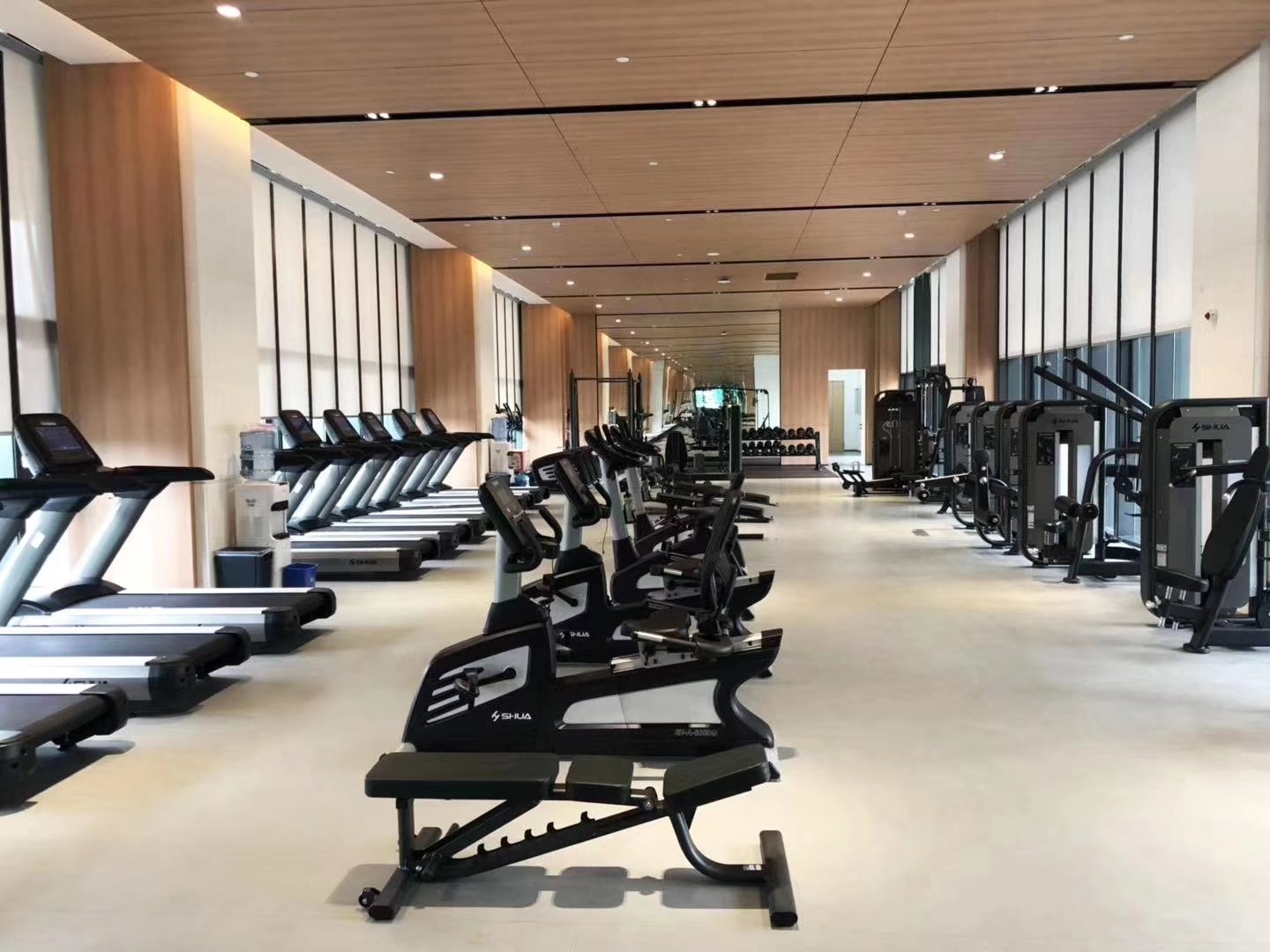 舒華企事業(yè)健身房案例 東莞vivo室內(nèi)外健身圈