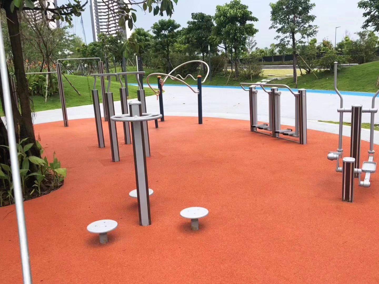 舒華企事業(yè)健身房案例 東莞vivo室內(nèi)外健身圈